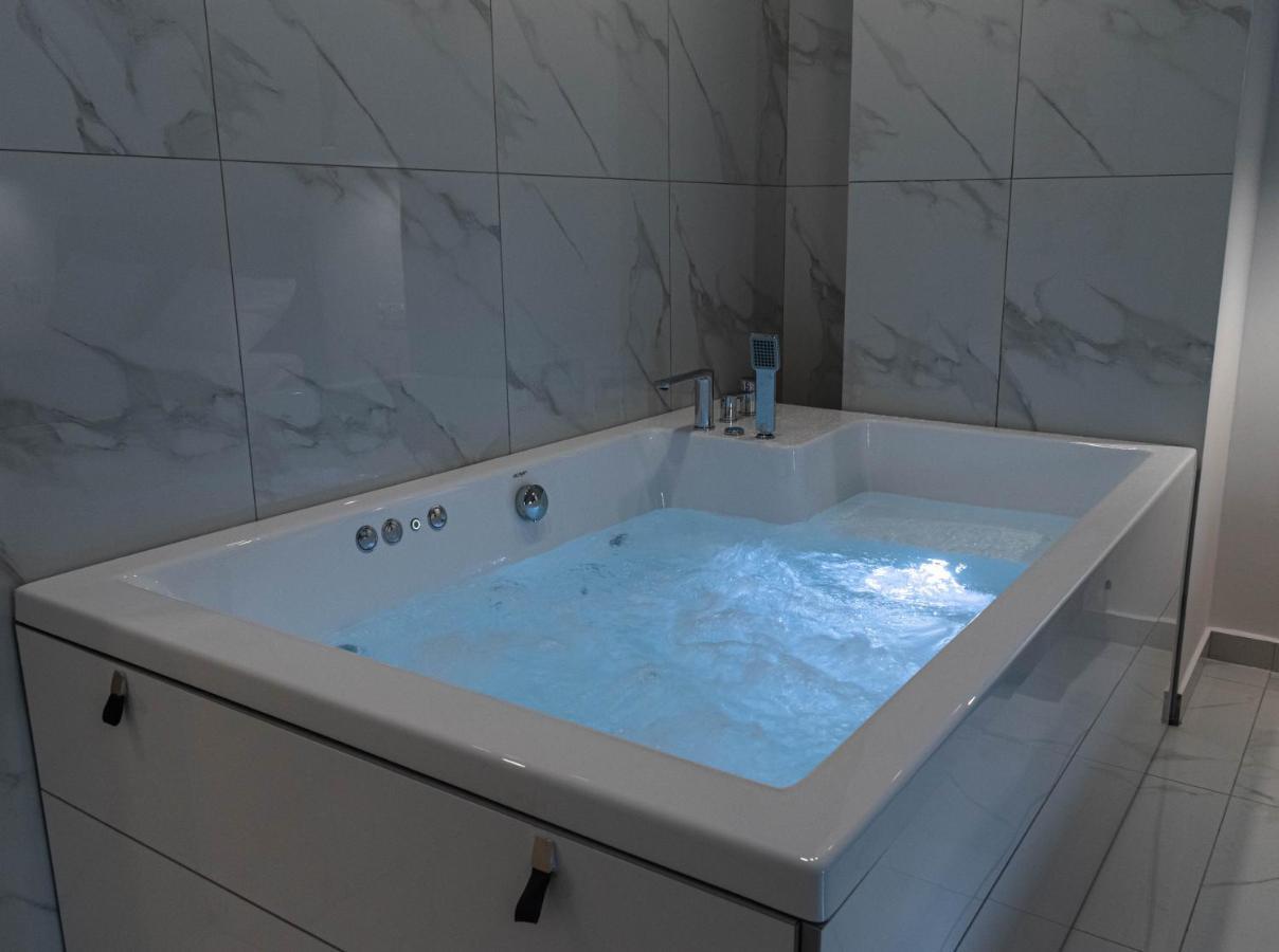 Athens Jacuzzi Apartment Exterior foto